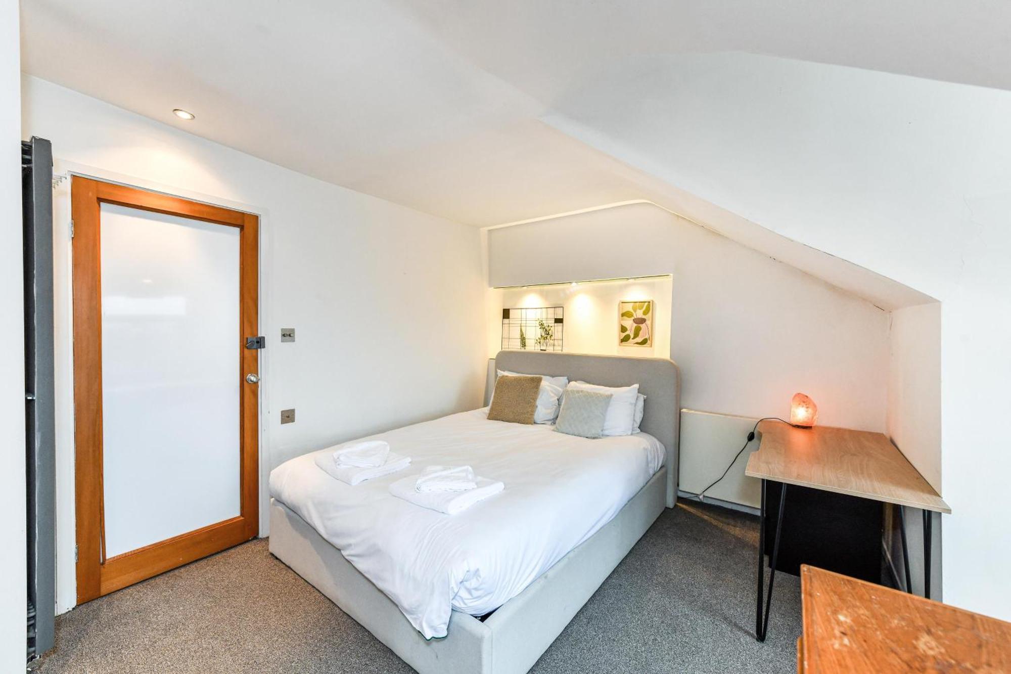 Holiday home 3 Bedroom Semi-detached House Ideal For Corporate In *