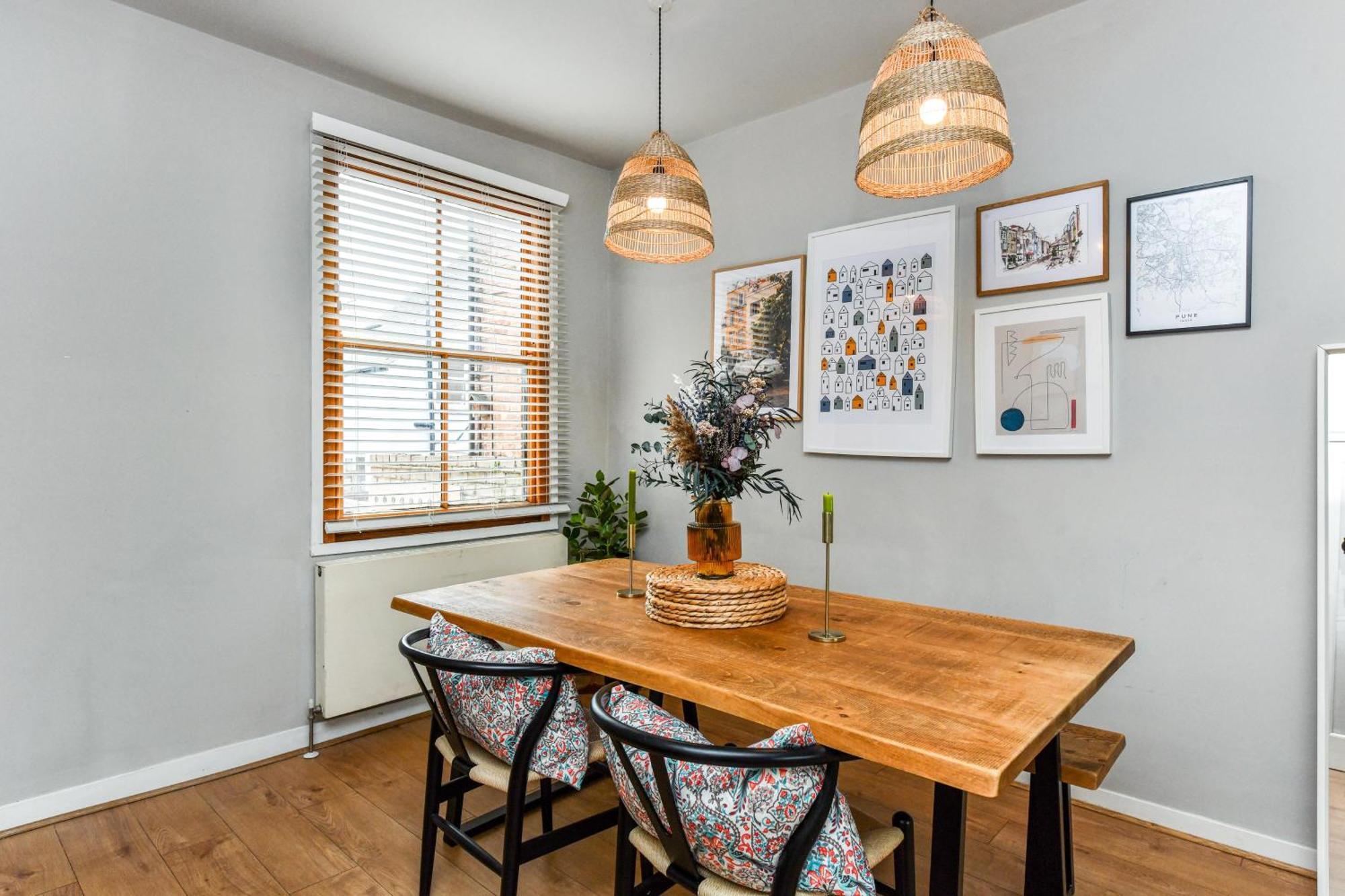 3 Bedroom Semi-detached House Ideal For Corporate In Holiday home