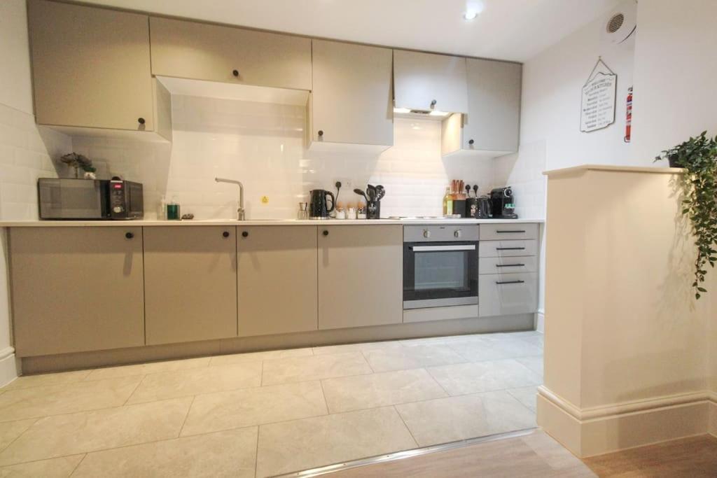 Spacious 1 Bed 1 Minute Walk From Square * Nottingham