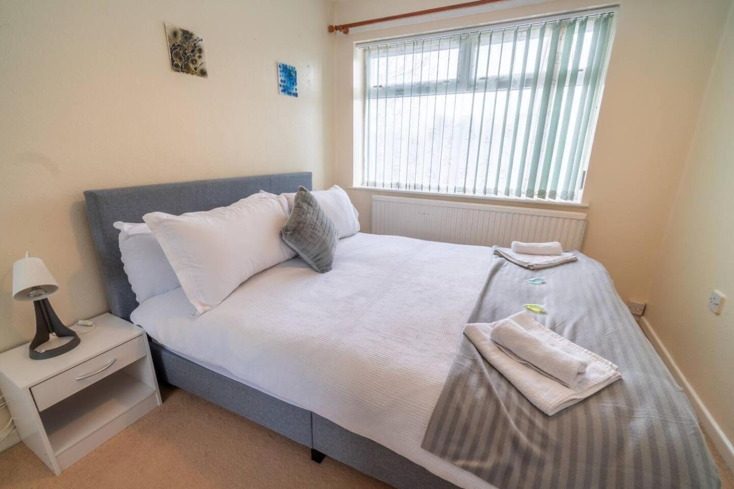 Holiday home Pass The Keys Stylish 3 Bedroom With Free Parking *