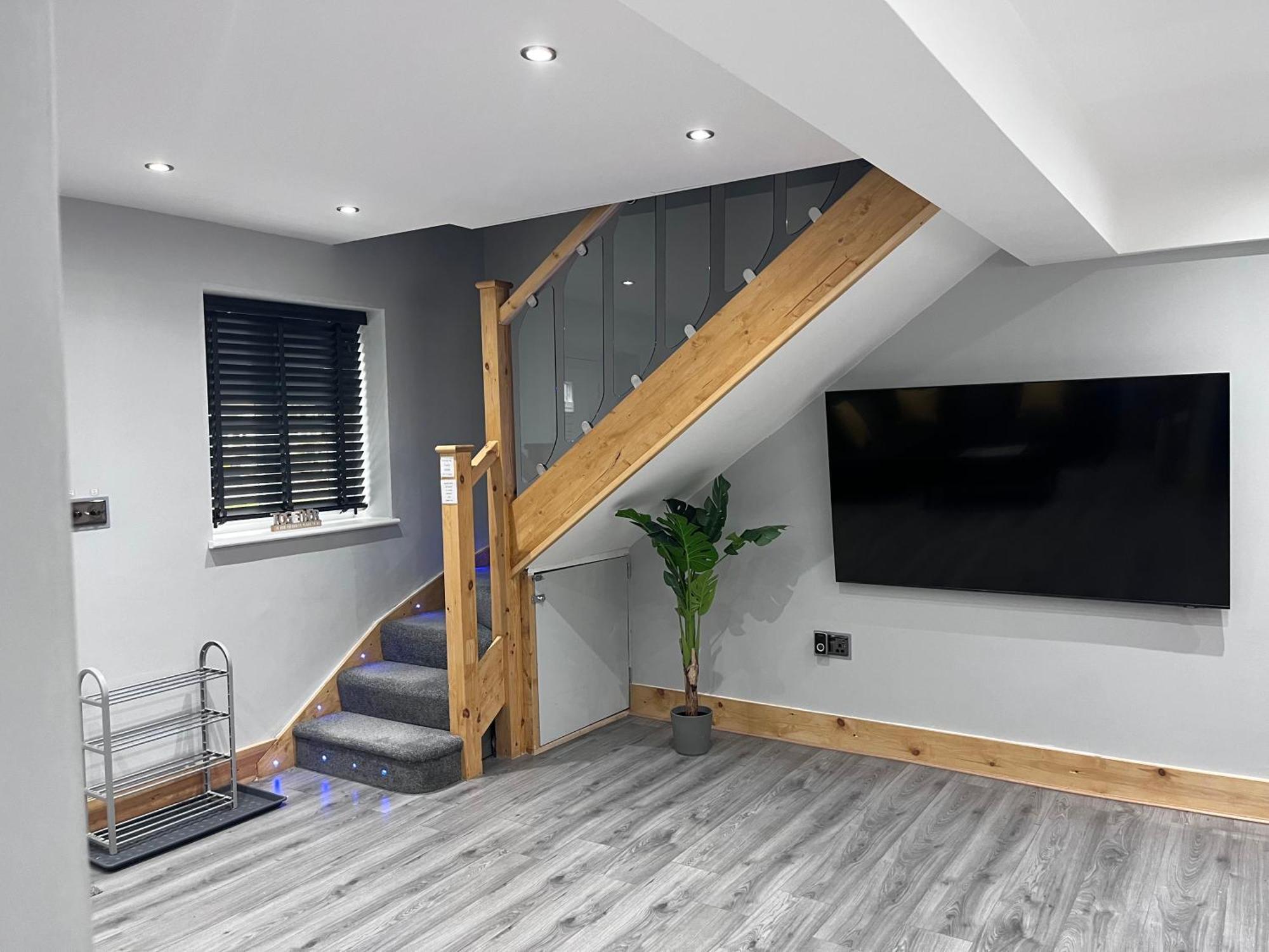 Entire Two Bedroom & Free Parking Apartment Nottingham