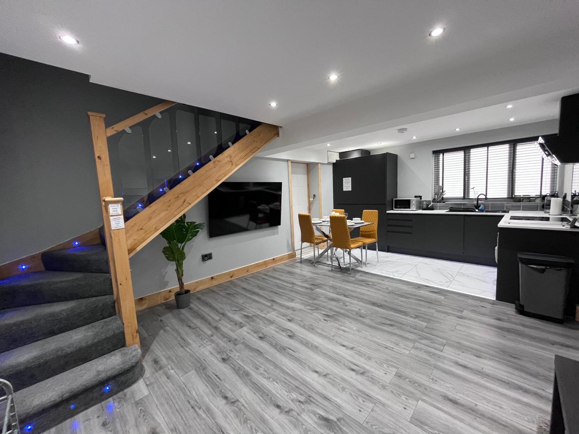 Entire Two Bedroom & Free Parking Apartment