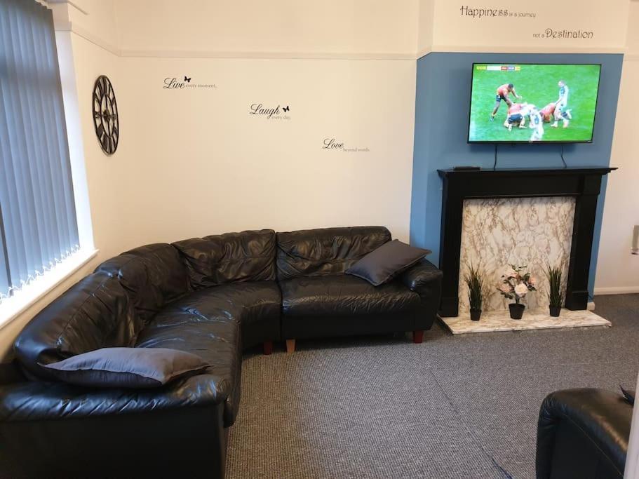 Perry House! Sleeps 7,ideal For Contractors & Business Stays, Large Driveway With & Car Parking * Nottingham