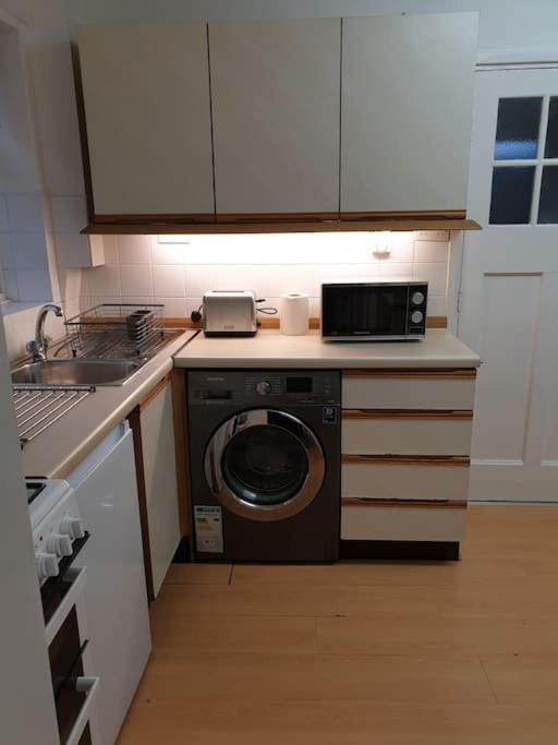 Perry House! Sleeps 7,ideal For Contractors & Business Stays, Large Driveway With & Car Parking