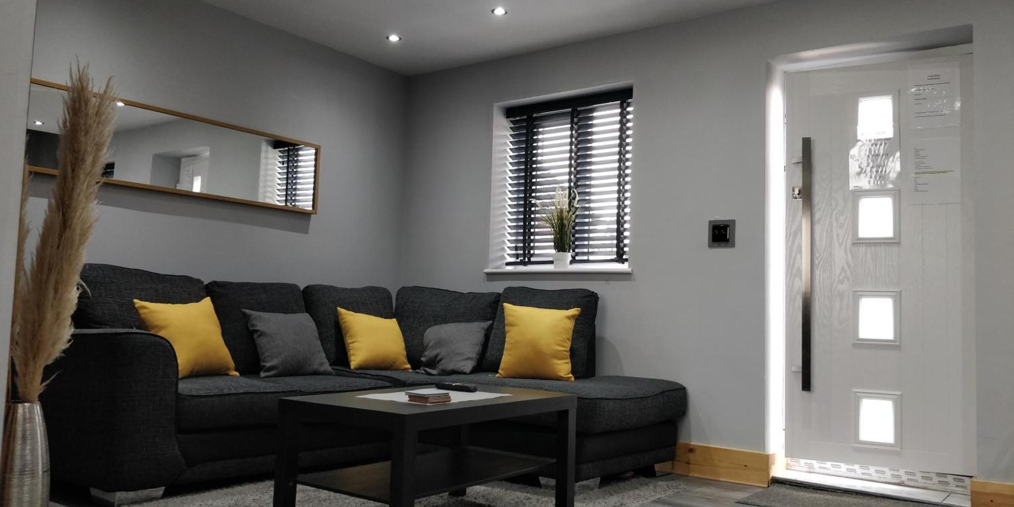Entire Two Bedroom & Free Parking Apartment Nottingham