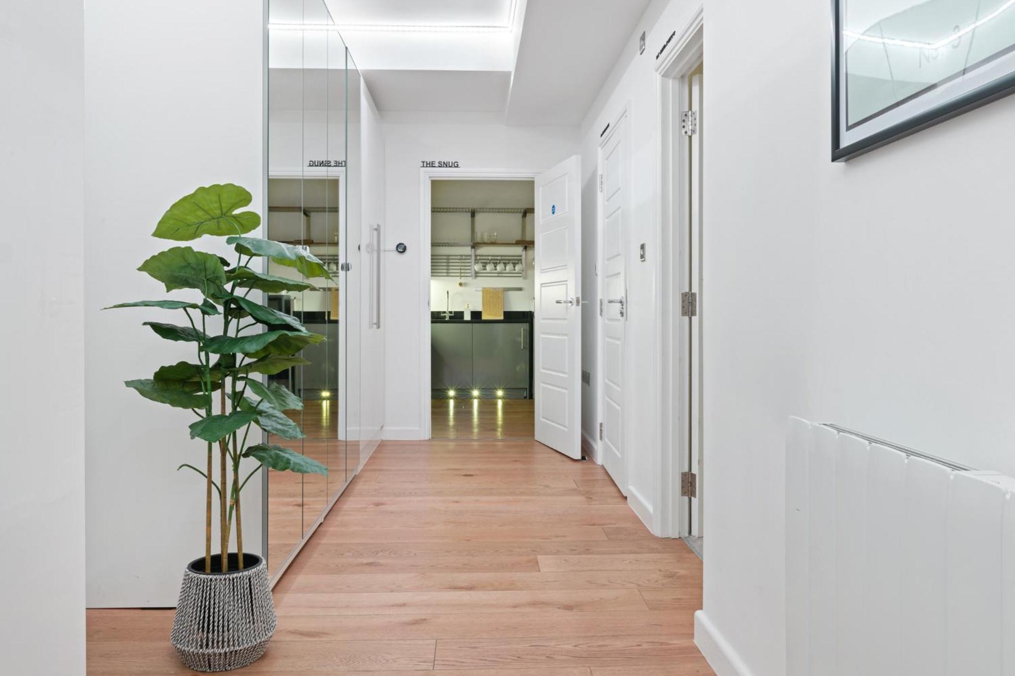 Urban Elegance - 1-2 Bed Luxury Retreat Apartment