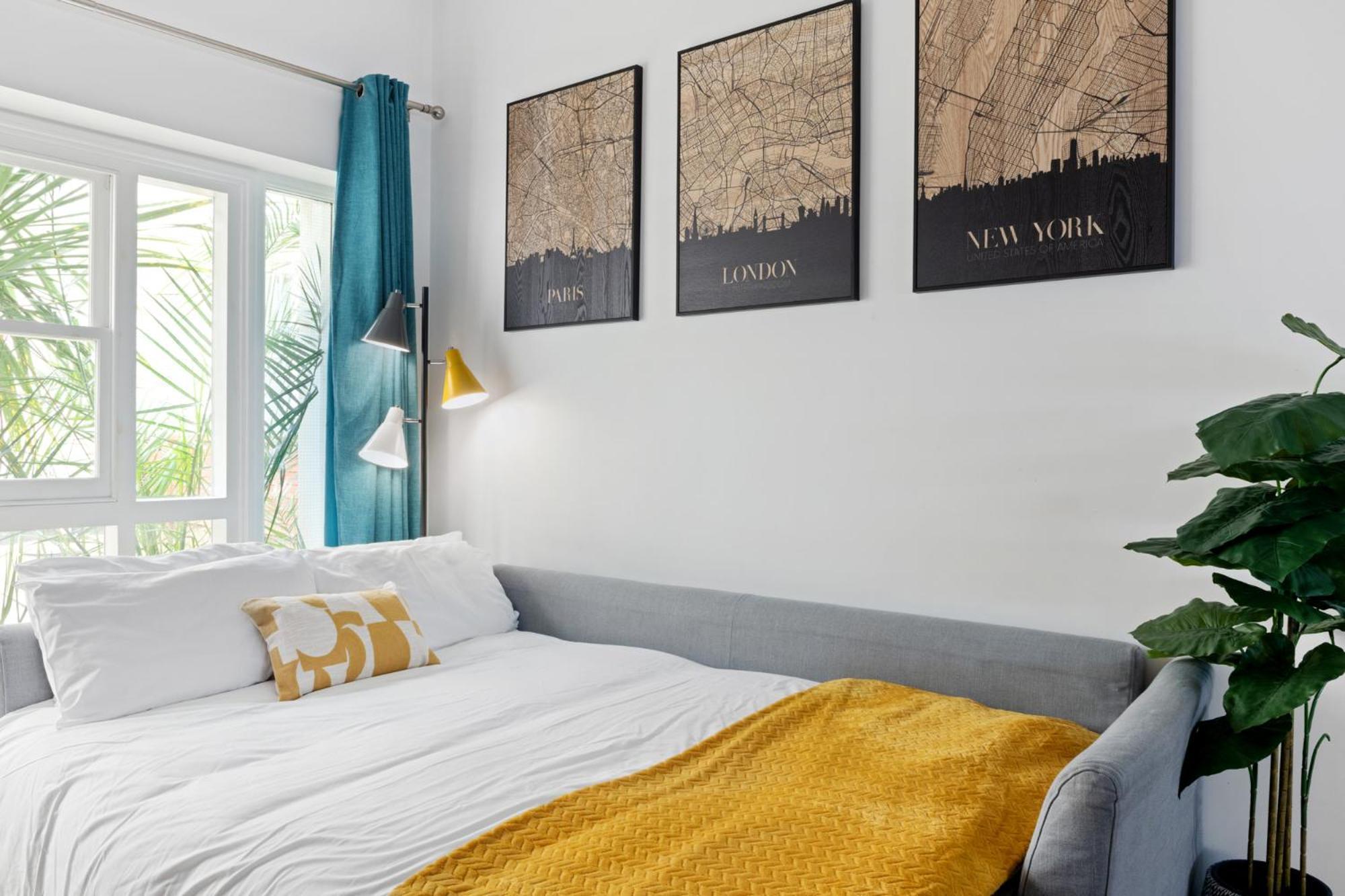 Apartment Urban Elegance - 1-2 Bed Luxury Retreat *