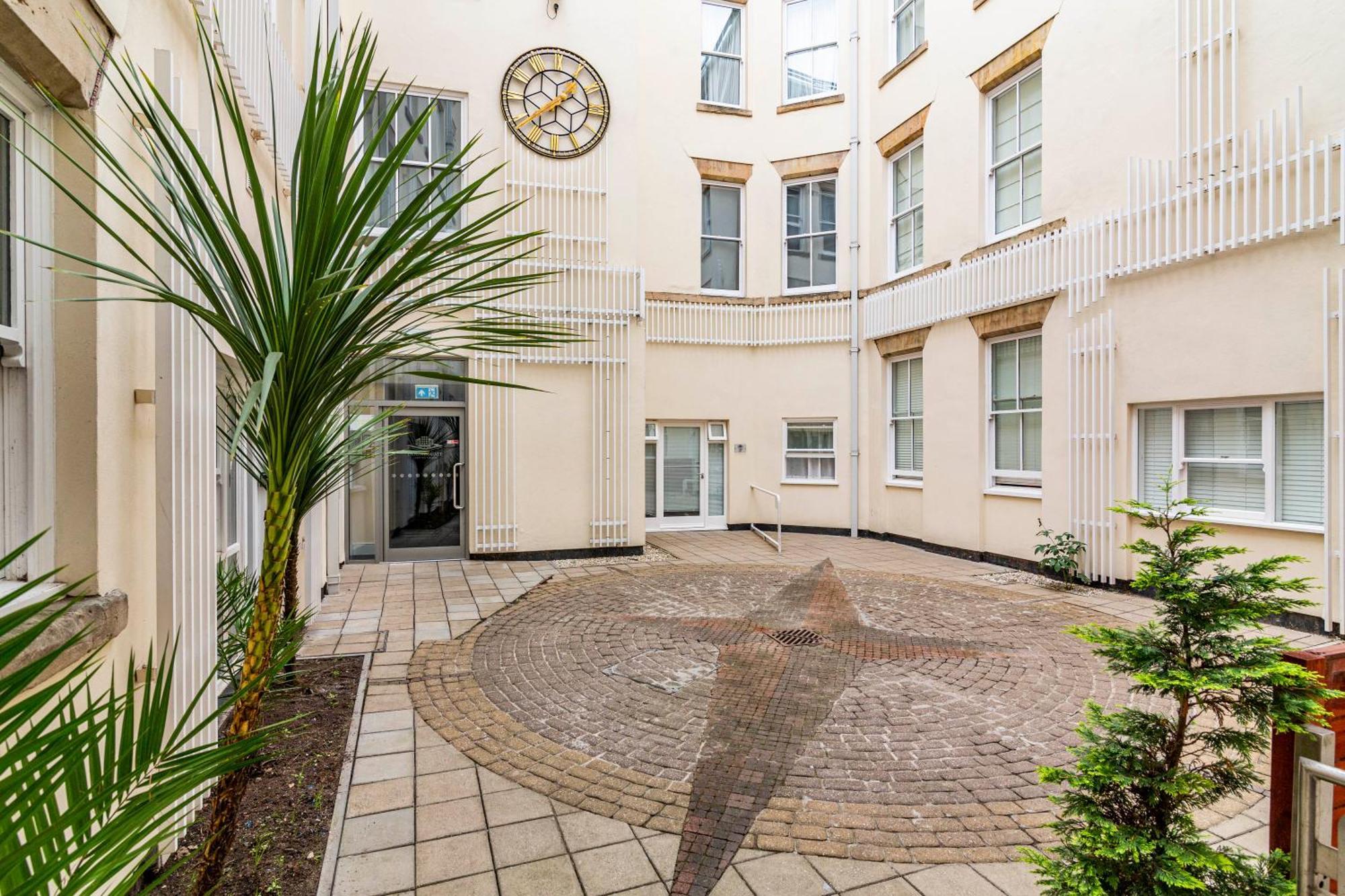 Apartment Urban Elegance - 1-2 Bed Luxury Retreat *