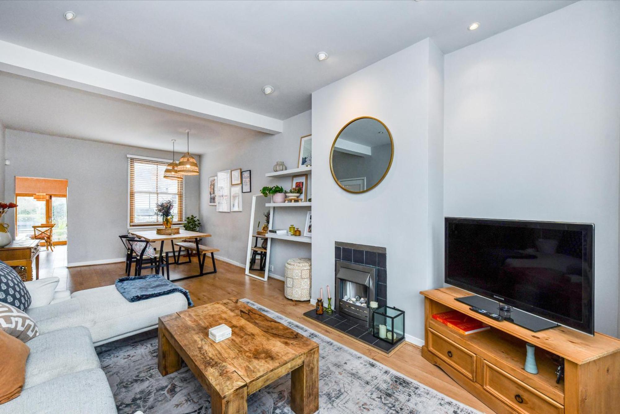 3 Bedroom Semi-detached House Ideal For Corporate In Holiday home