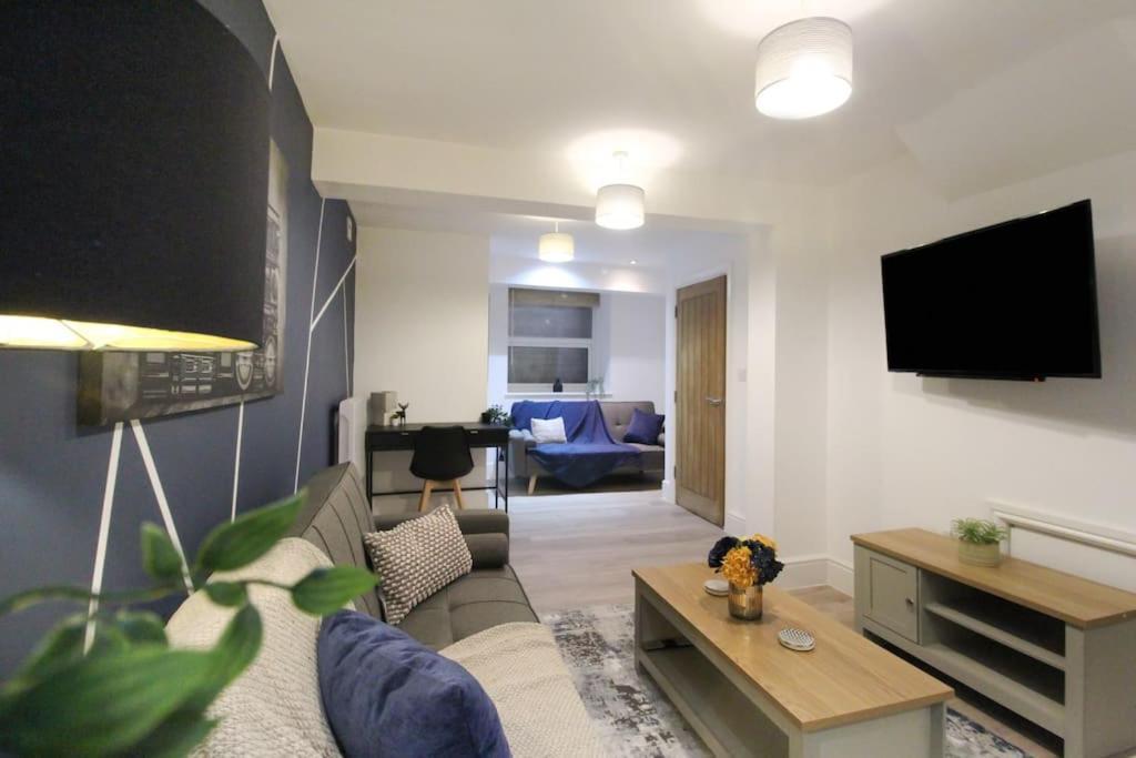Spacious 1 Bed 1 Minute Walk From Square