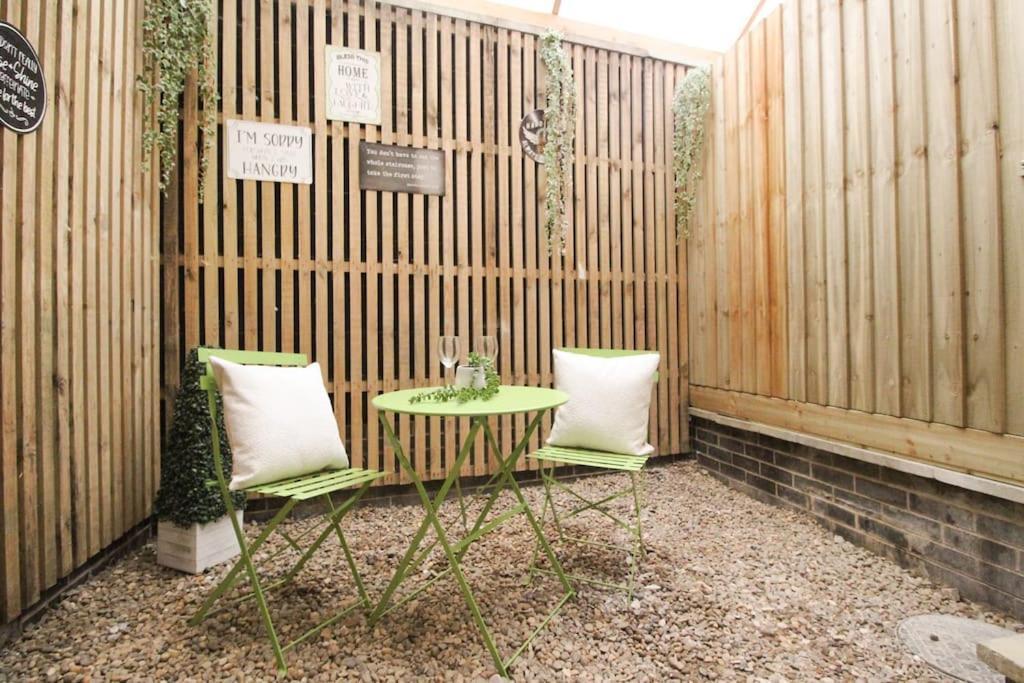 Spacious 1 Bed 1 Minute Walk From Square *