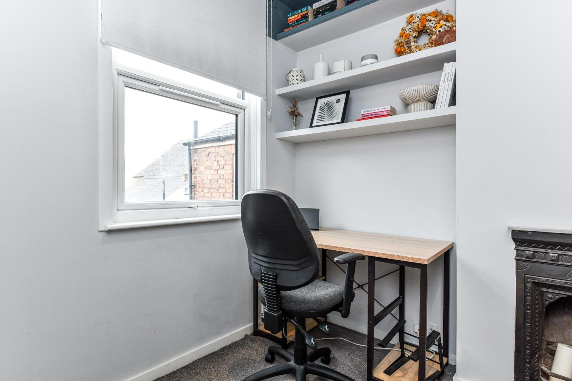 3 Bedroom Semi-detached House Ideal For Corporate In