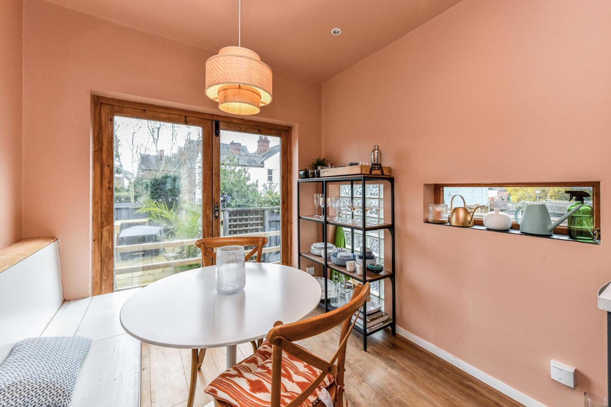 3 Bedroom Semi-detached House Ideal For Corporate In Holiday home