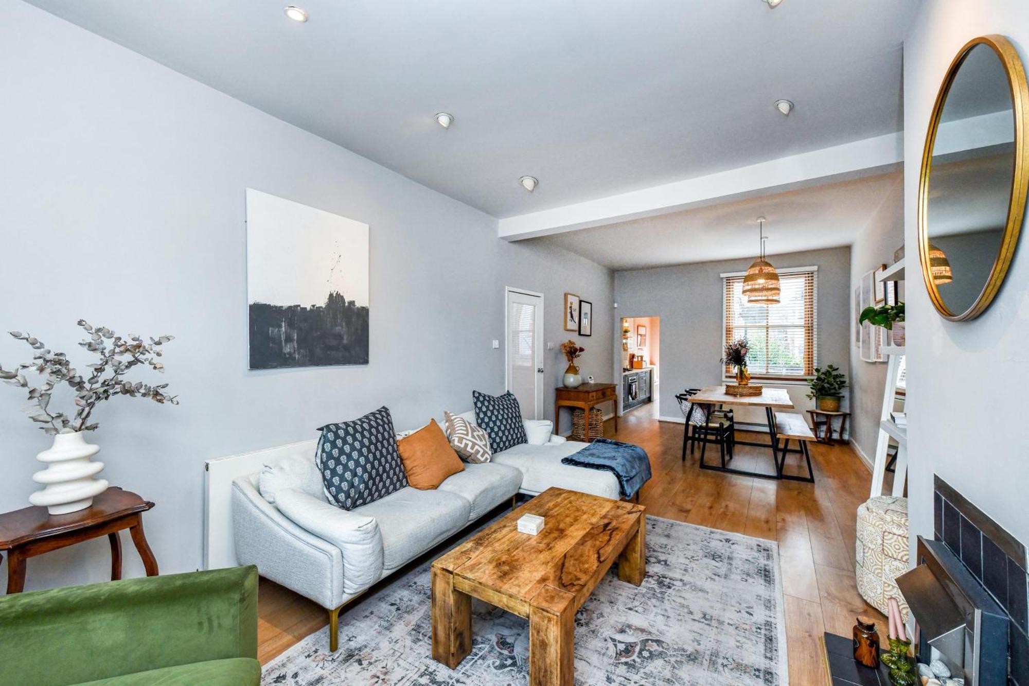 3 Bedroom Semi-detached House Ideal For Corporate In Holiday home *