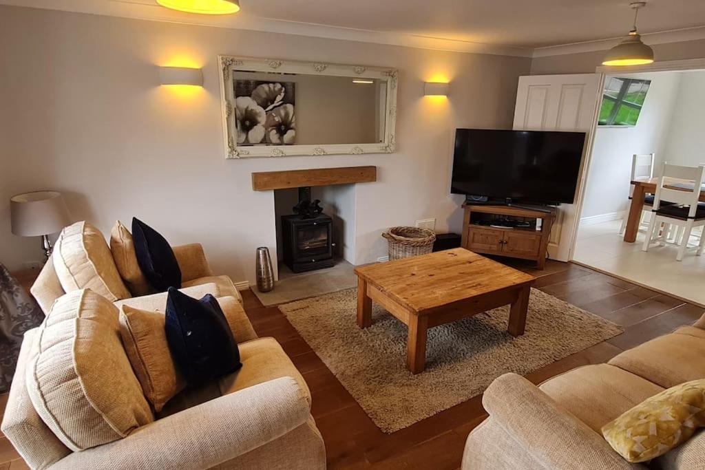 Spacious Four Bed Detached In Holiday home Nottingham