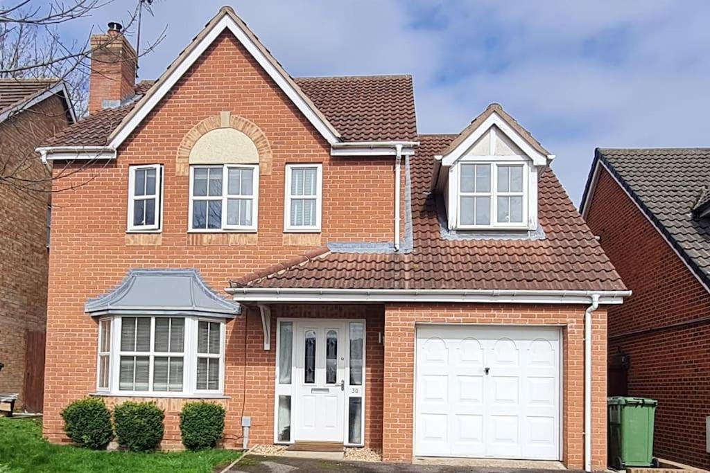 Holiday home Spacious Four Bed Detached In Nottingham