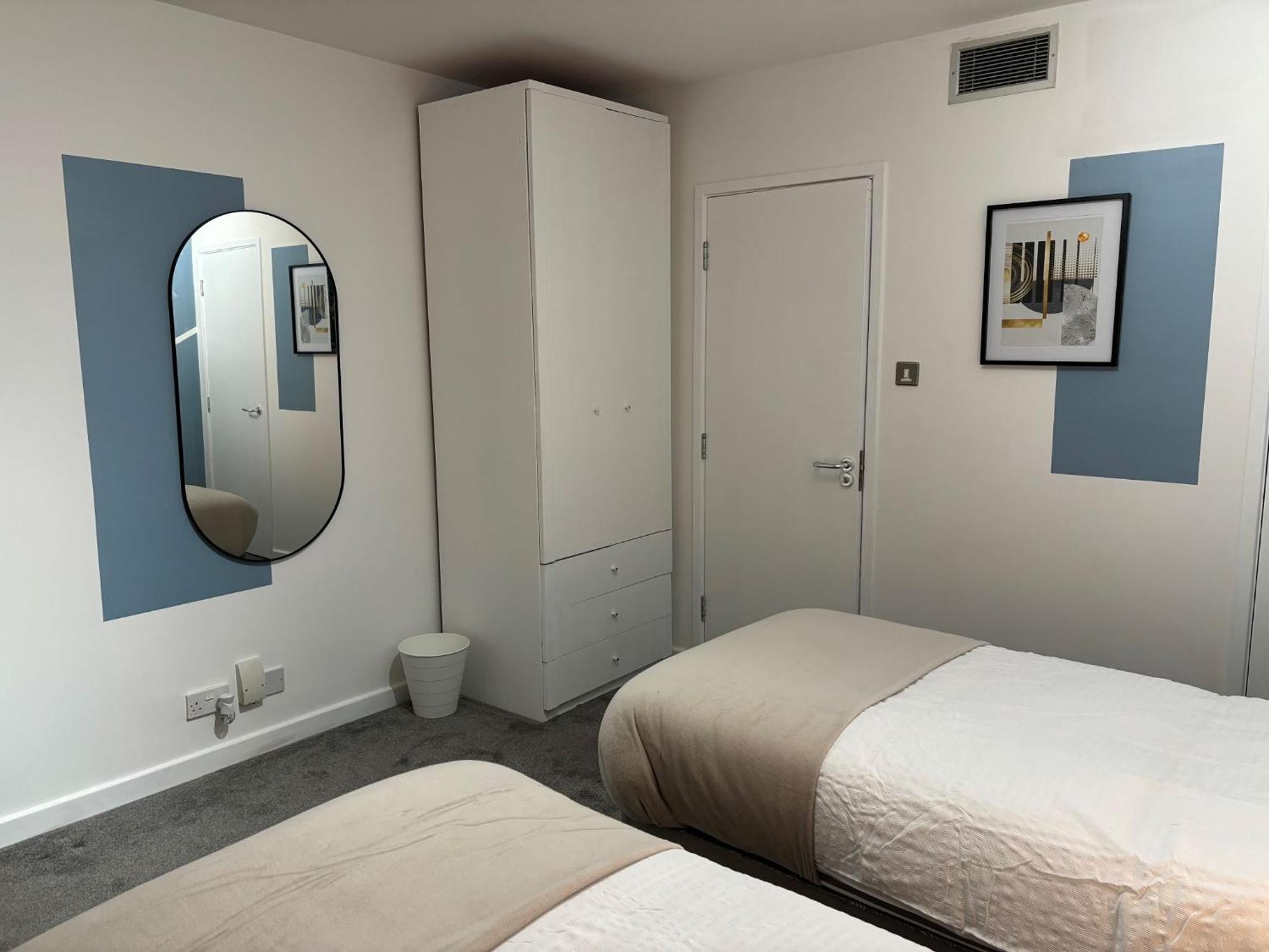 2 Bedroom, 2 Bathroom Flat In Centre With Free Parking Apartamento
