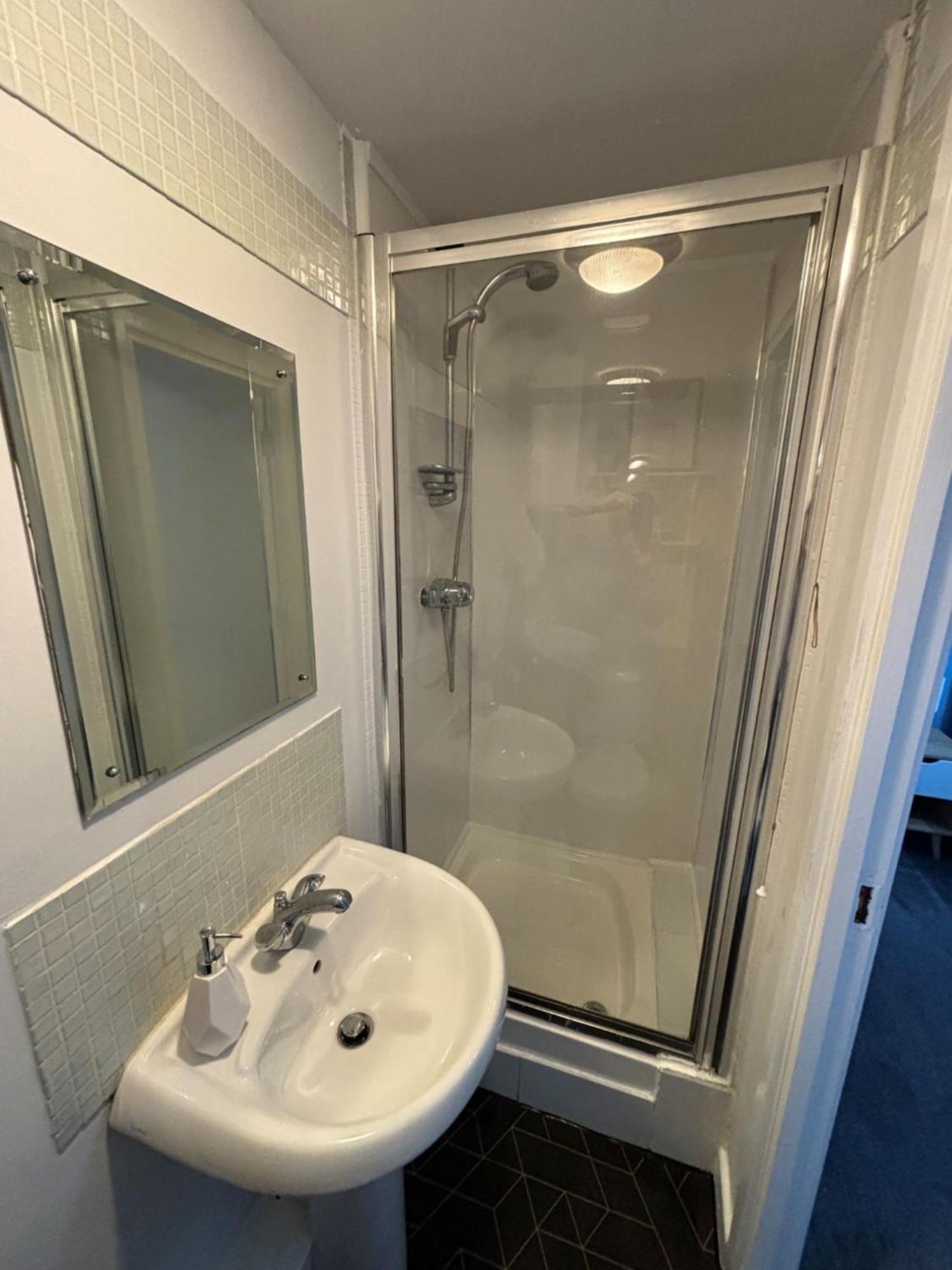 2 Bedroom, 2 Bathroom Flat In Centre With Free Parking Apartamento