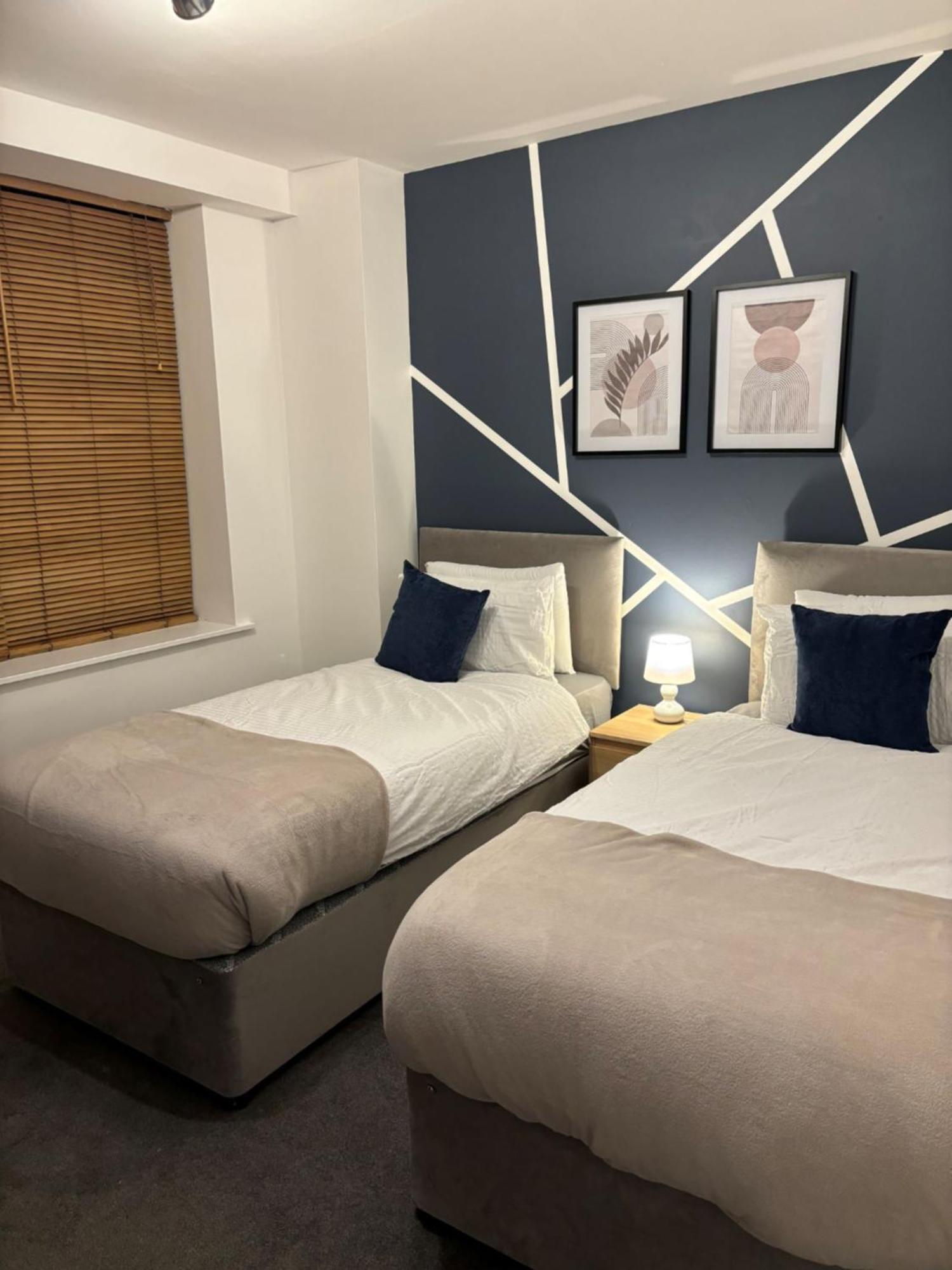 2 Bedroom, 2 Bathroom Flat In Centre With Free Parking