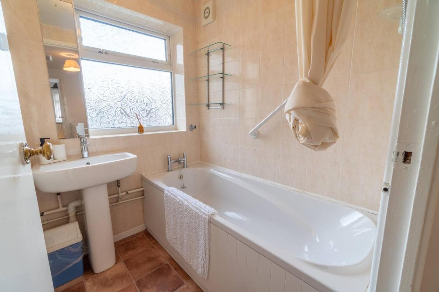 Pass The Keys Stylish 3 Bedroom With Free Parking * Nottingham