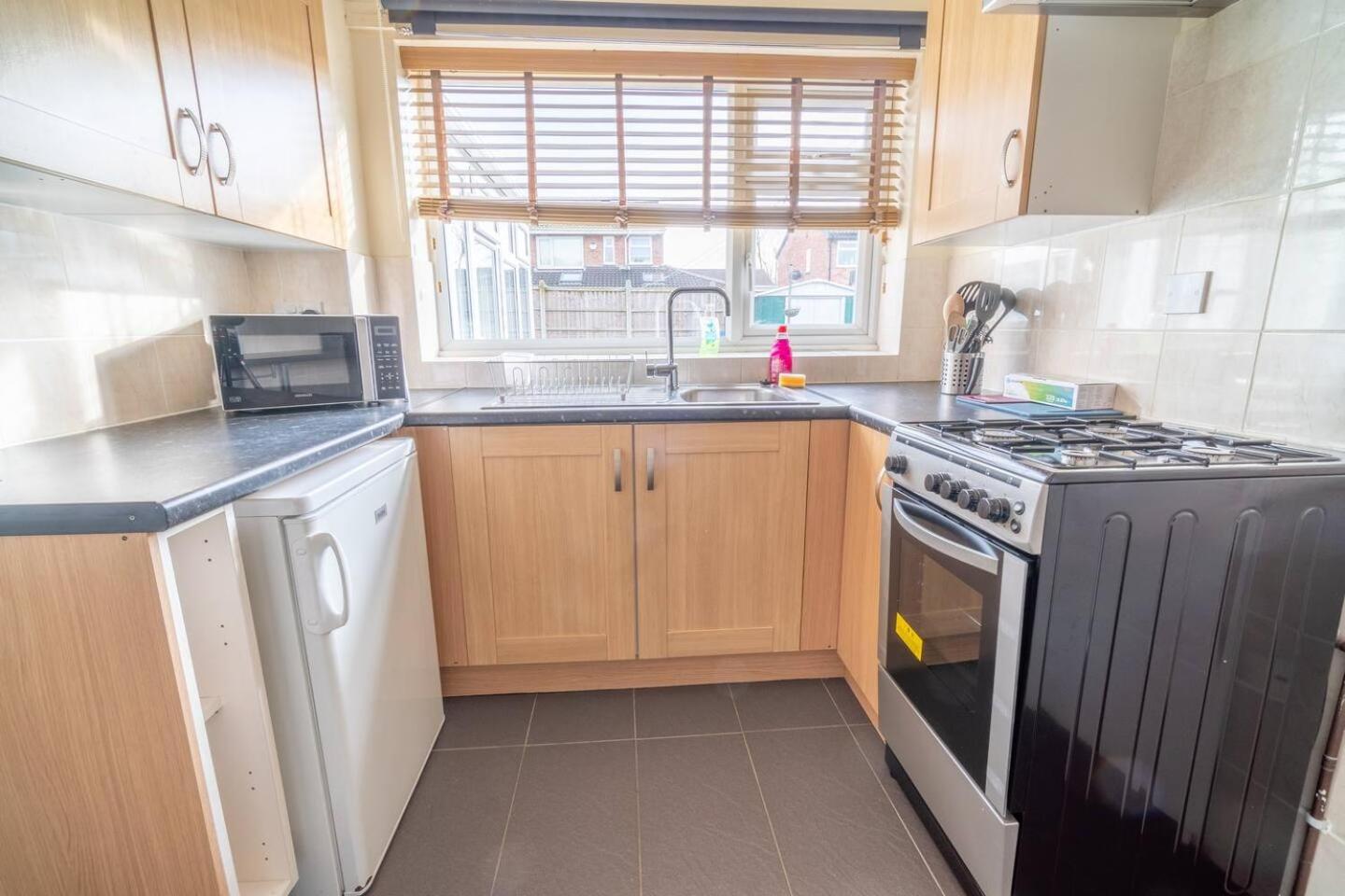 Pass The Keys Stylish 3 Bedroom With Free Parking * Nottingham