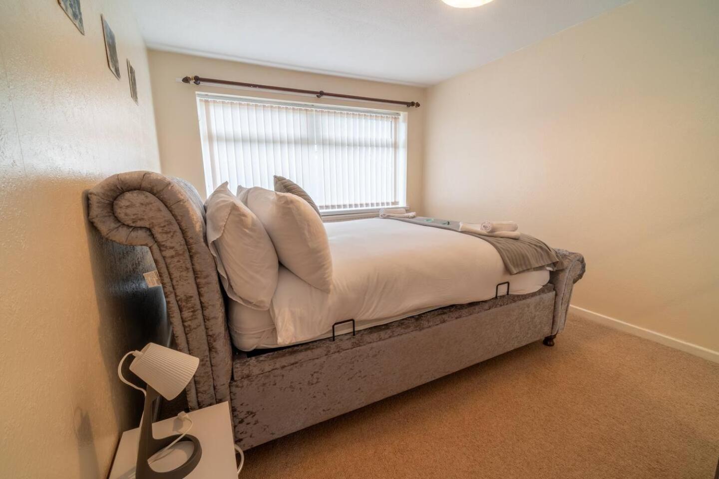 Pass The Keys Stylish 3 Bedroom With Free Parking Holiday home *