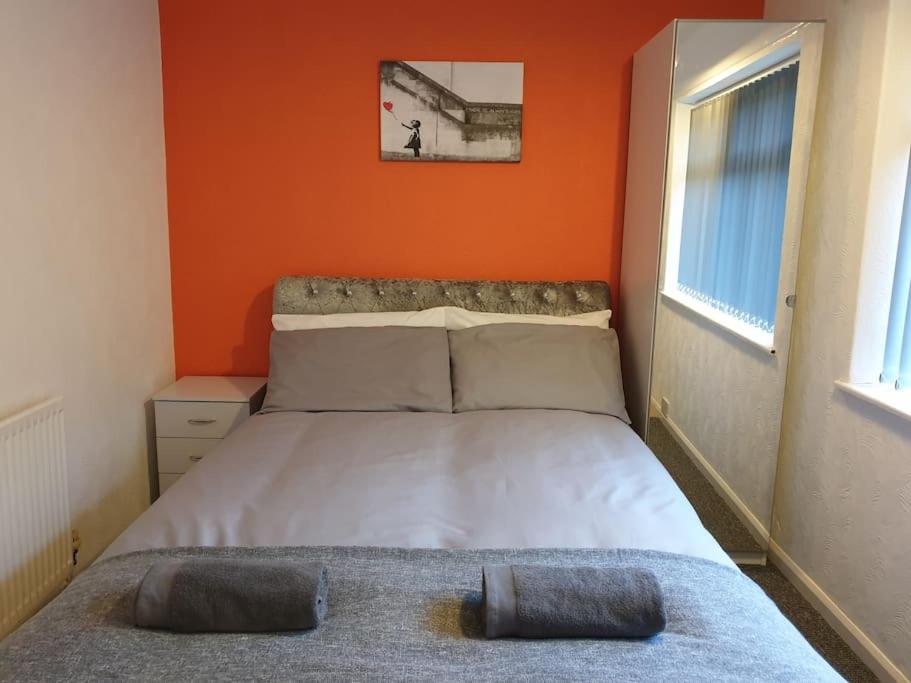 Holiday home Perry House! Sleeps 7,ideal For Contractors & Business Stays, Large Driveway With & Car Parking Nottingham