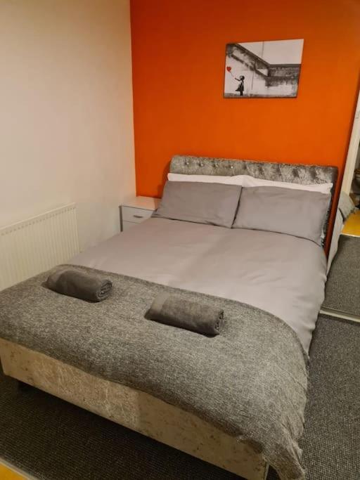 Perry House! Sleeps 7,ideal For Contractors & Business Stays, Large Driveway With & Car Parking