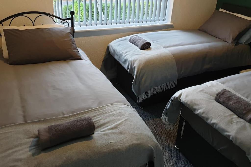 Perry House! Sleeps 7,ideal For Contractors & Business Stays, Large Driveway With & Car Parking