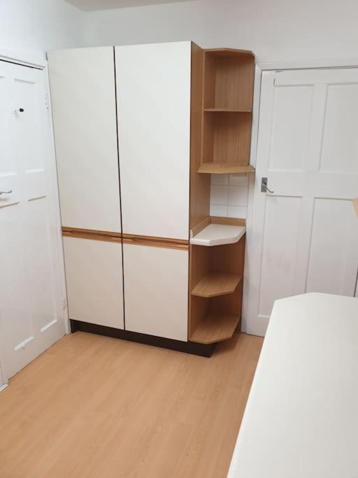 Perry House! Sleeps 7,ideal For Contractors & Business Stays, Large Driveway With & Car Parking Nottingham