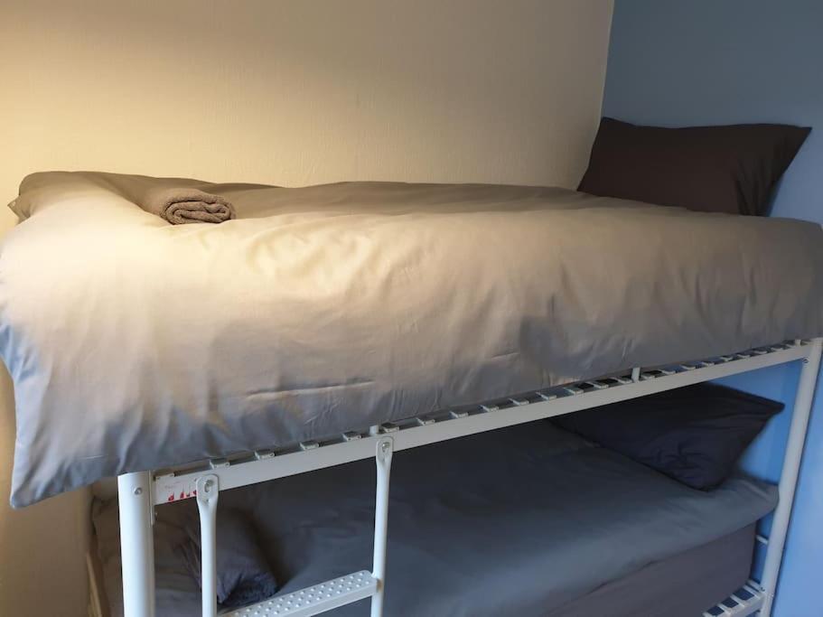 Perry House! Sleeps 7,ideal For Contractors & Business Stays, Large Driveway With & Car Parking *