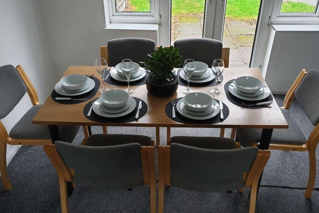 Perry House! Sleeps 7,ideal For Contractors & Business Stays, Large Driveway With & Car Parking Nottingham