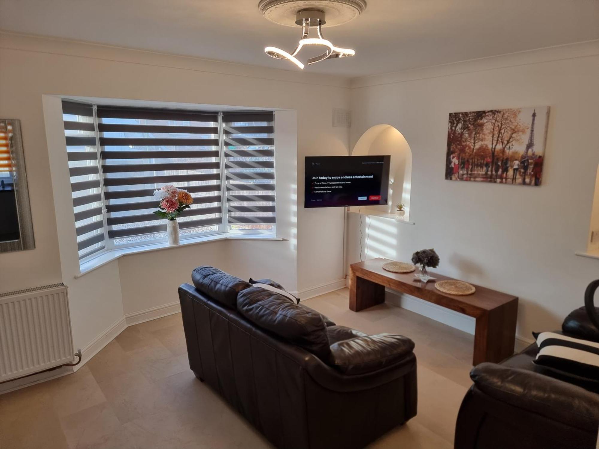 Casa de férias Dulverton House - 3 Bed House /sleeps 6+ Driveway+close To M1 *