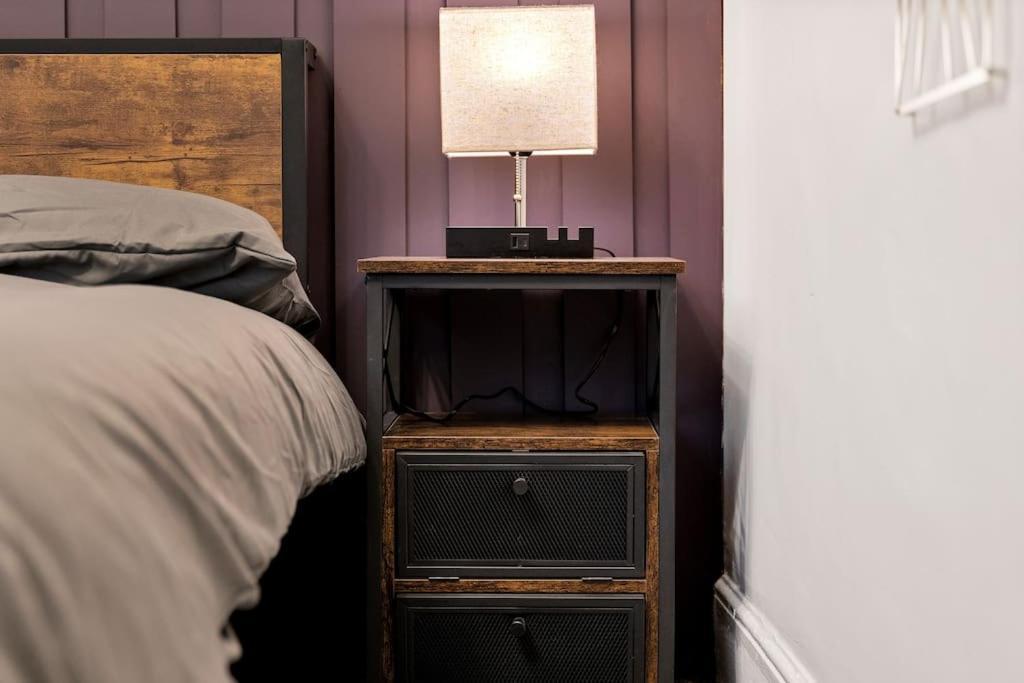 Liz's 4 Bed House: Close To The Motor Point Arena *