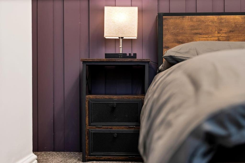 Liz's 4 Bed House: Close To The Motor Point Arena Nottingham