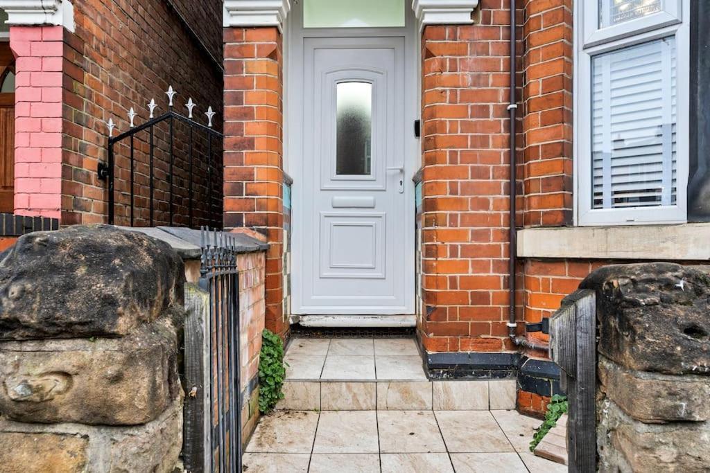 Holiday home Liz's 4 Bed House: Close To The Motor Point Arena Nottingham