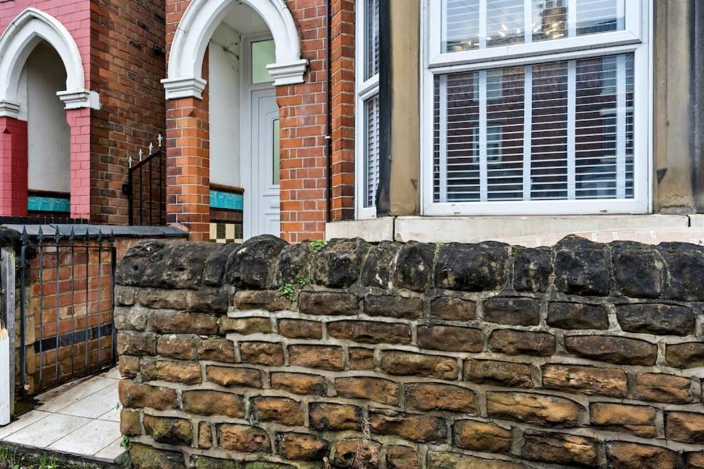Liz's 4 Bed House: Close To The Motor Point Arena Holiday home Nottingham