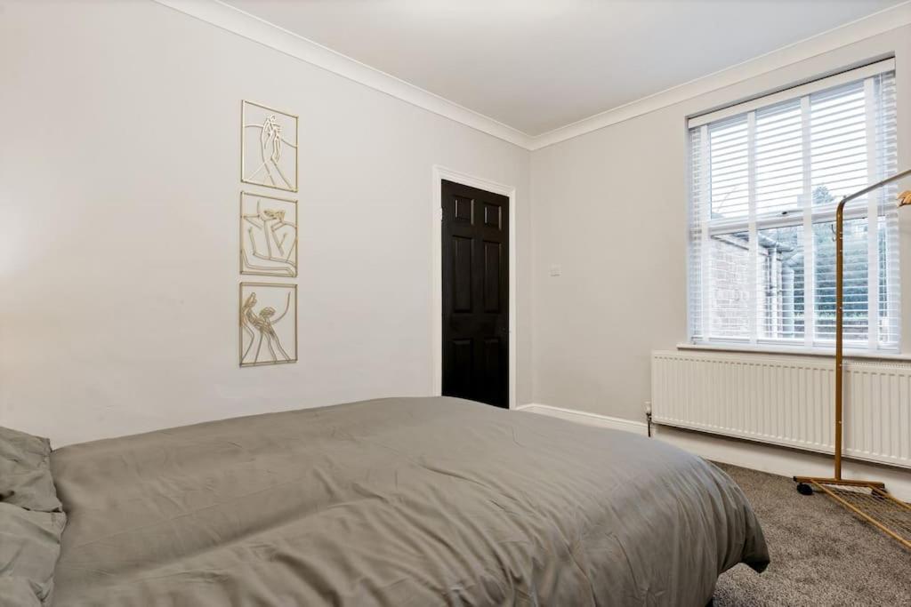 Liz's 4 Bed House: Close To The Motor Point Arena Nottingham