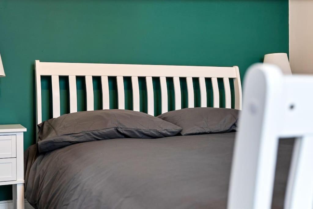 Liz's 4 Bed House: Close To The Motor Point Arena