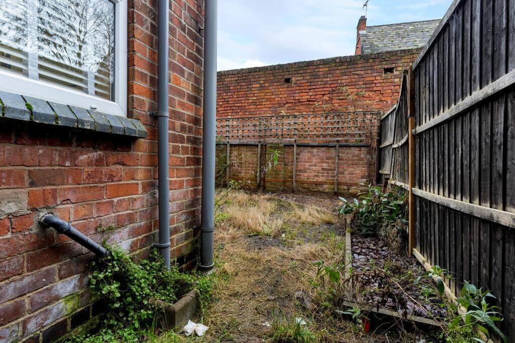 Holiday home Liz's 4 Bed House: Close To The Motor Point Arena Nottingham