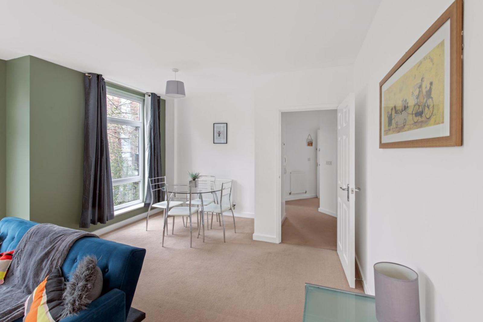 Spacious 2 Bedroom Opposite Qmc Hospital
