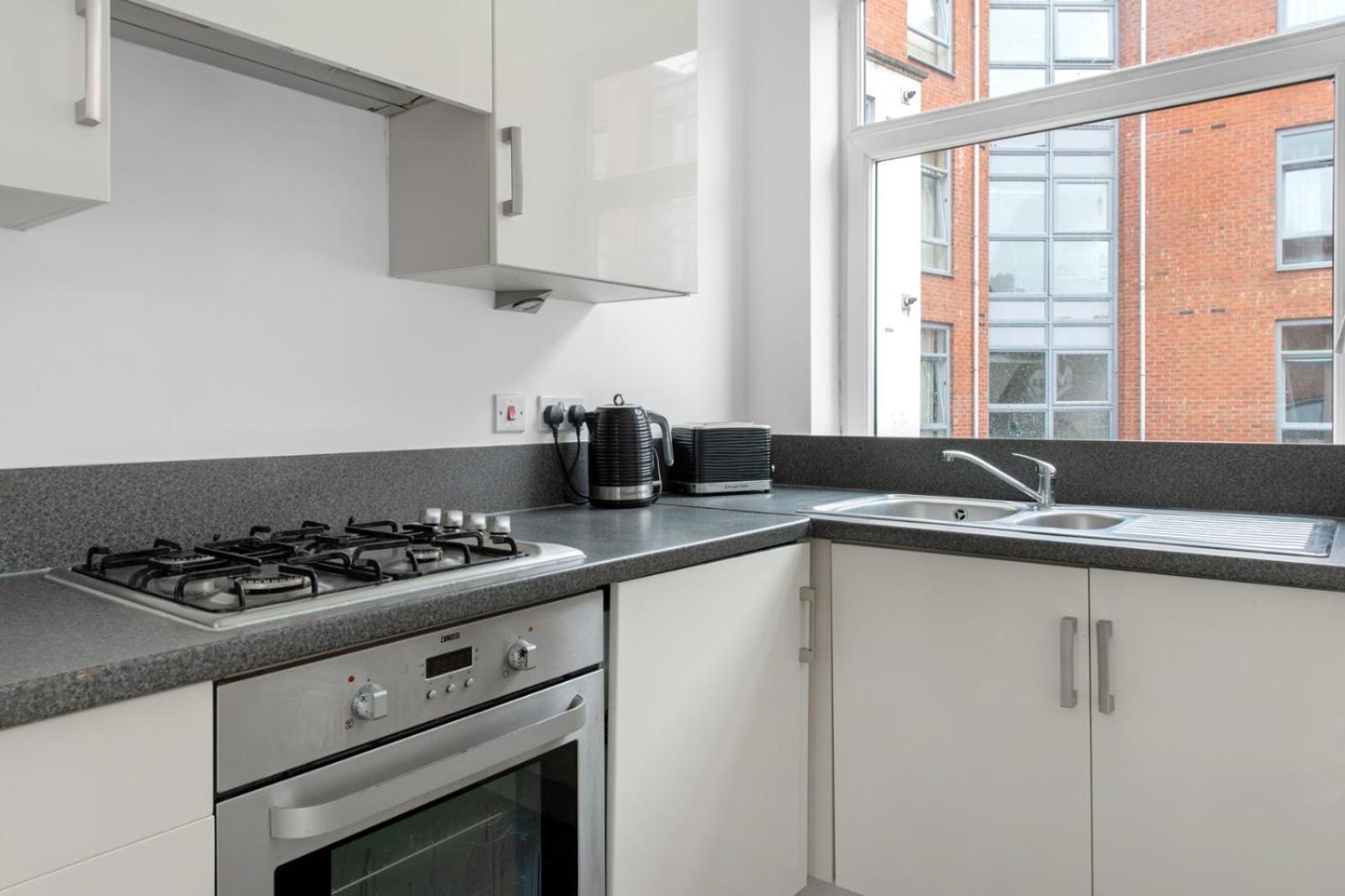 Spacious 2 Bedroom Opposite Qmc Hospital Apartment Nottingham