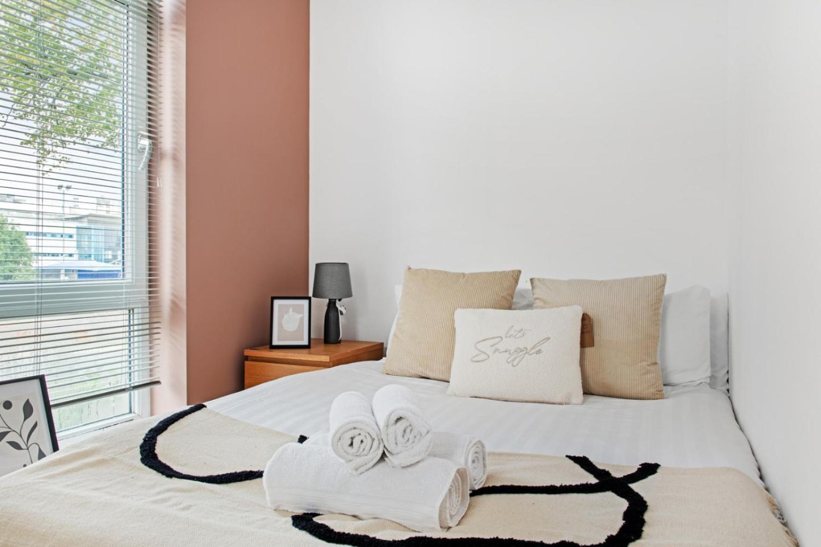 Spacious 2 Bedroom Opposite Qmc Hospital