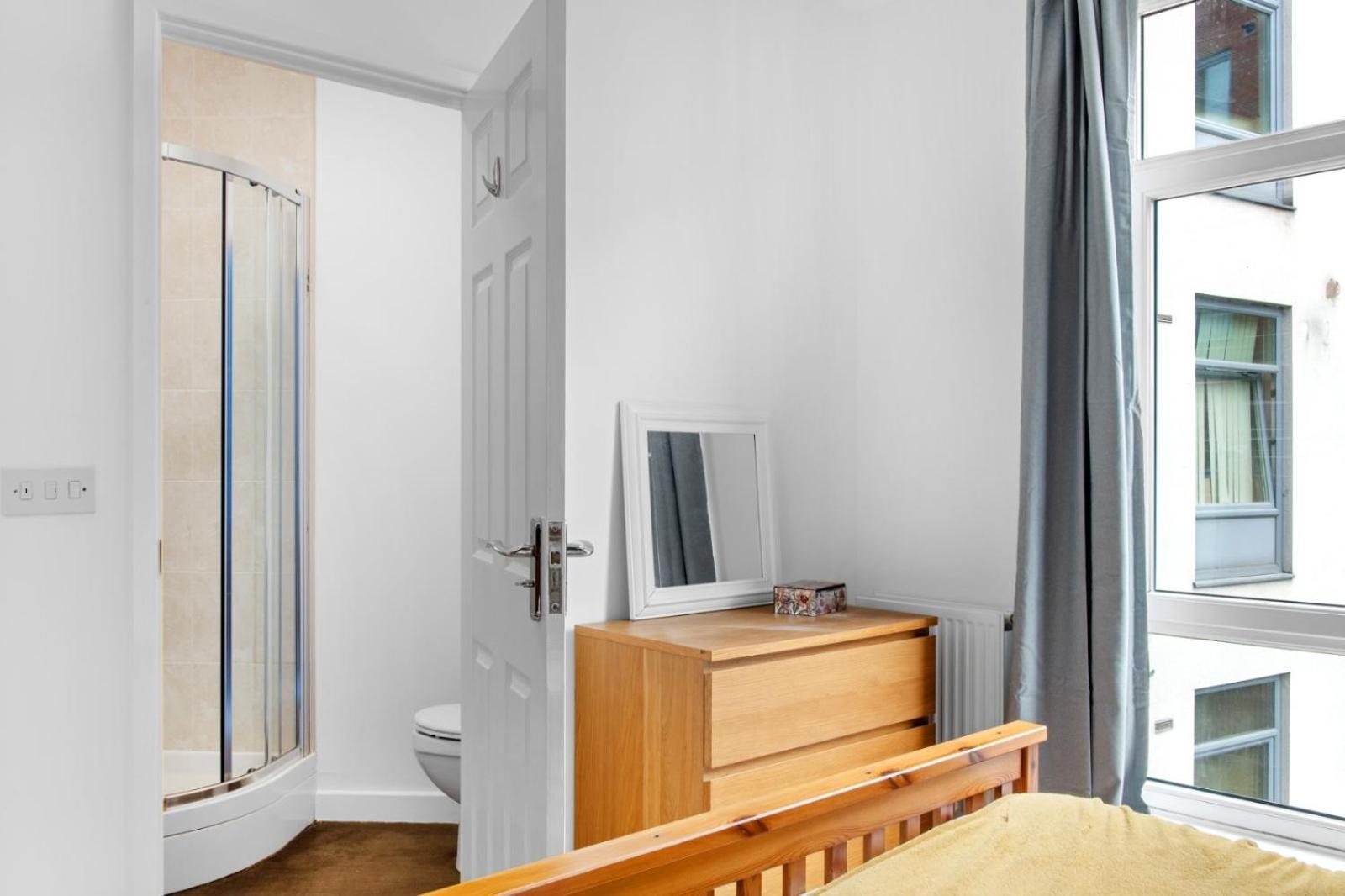 Spacious 2 Bedroom Opposite Qmc Hospital *
