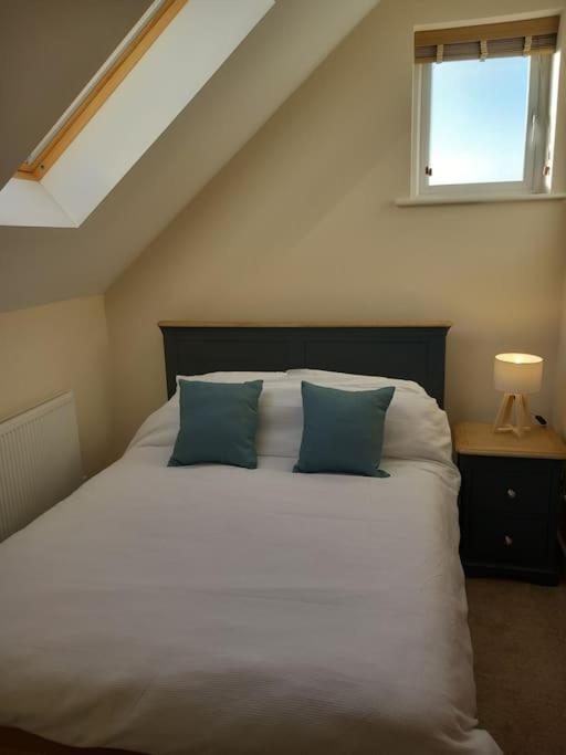 Apartment Roomy Penthouse 2 Double Bed - Spacious - Beeston - Free Secure Parking -