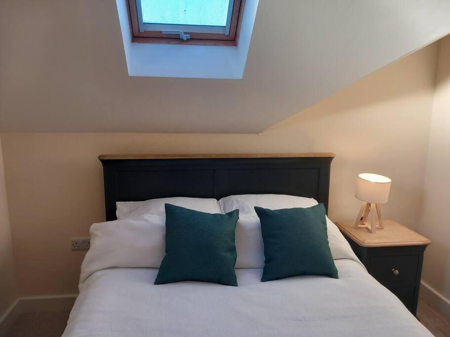 Roomy Penthouse 2 Double Bed - Spacious - Beeston - Free Secure Parking - Nottingham