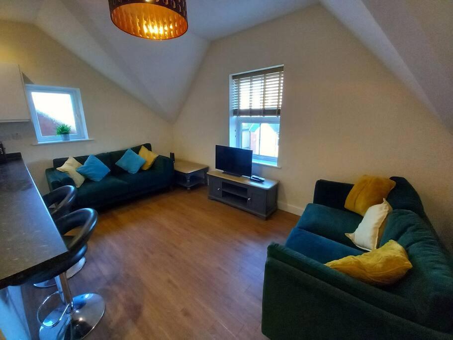 Apartment Roomy Penthouse 2 Double Bed - Spacious - Beeston - Free Secure Parking - Nottingham