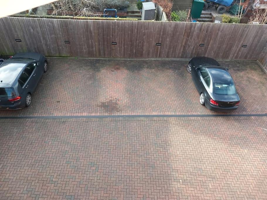 Roomy Penthouse 2 Double Bed - Spacious - Beeston - Free Secure Parking - * Nottingham