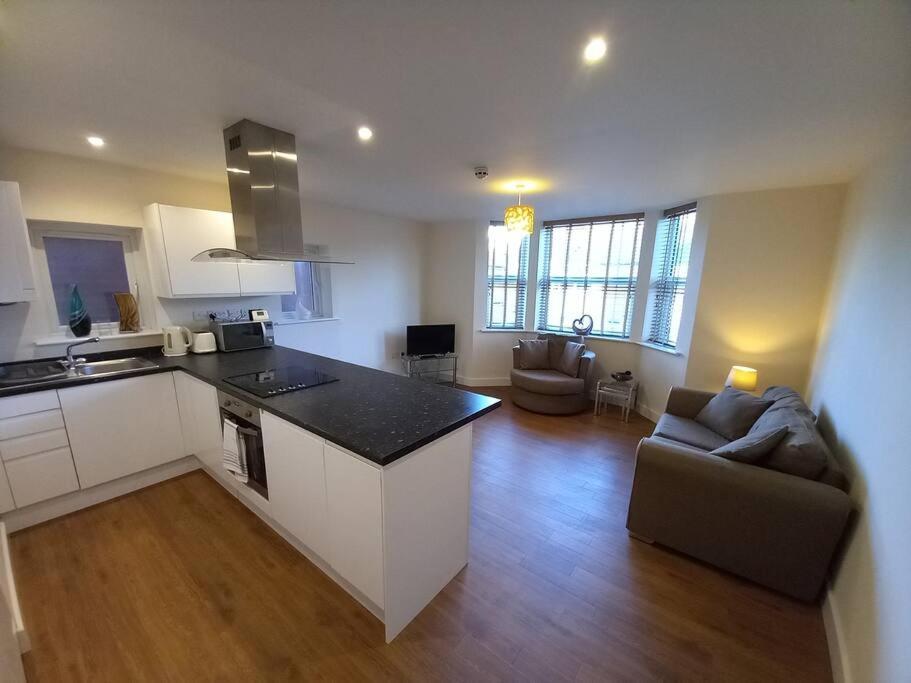 Apartment Spacious 2 Double Bed - Free Parking - Beeston Location