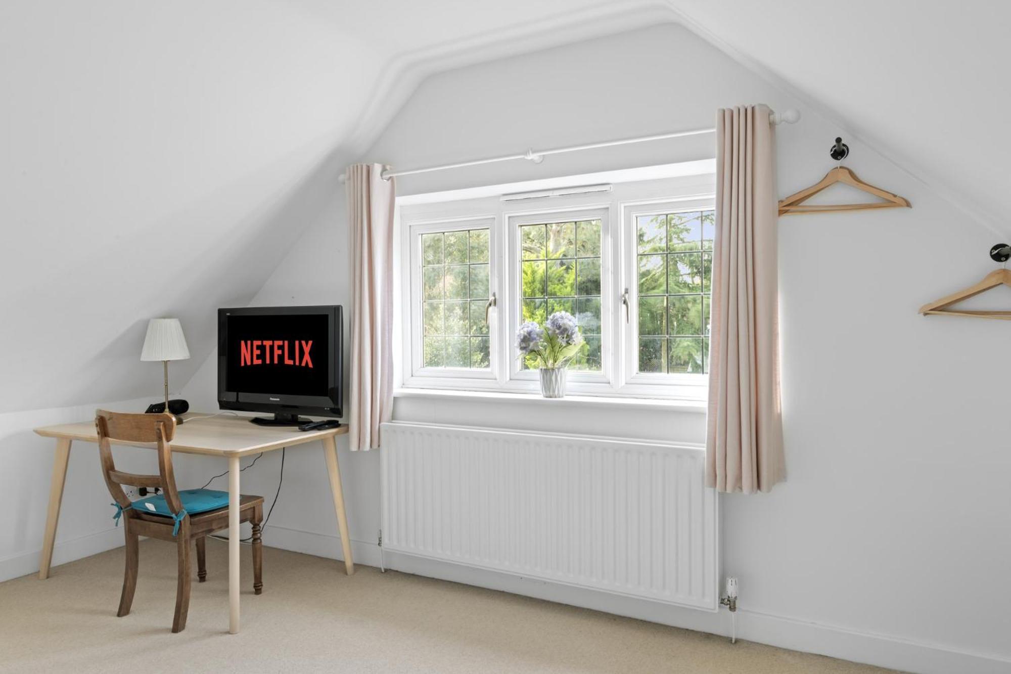 Spacious 4 Bedroom House With Lovely Large Garden Nottingham